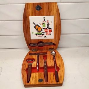 1950/60s Barrel shaped cheese and wine set.